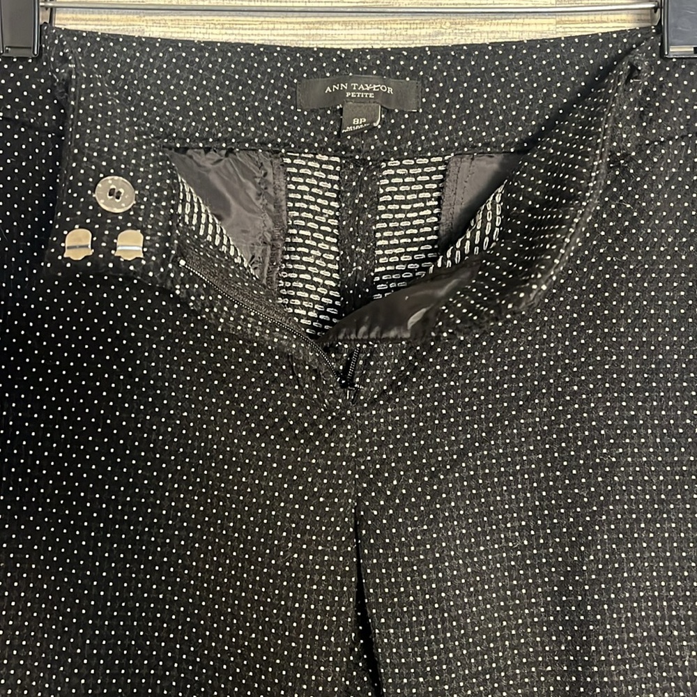 Ann Taylor size 8P Womens Ankle Pants. Back With White/Silver Dots 546